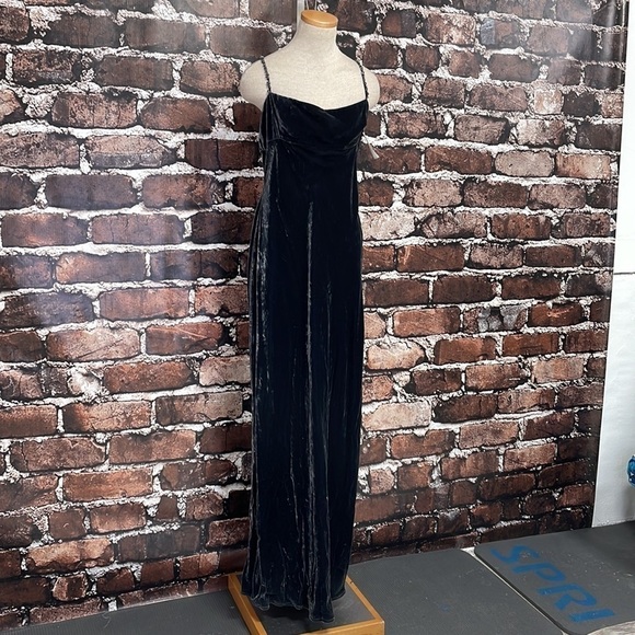 TAHARI Formal Dress NWT Dark Crushed Gray Velvet Evening Gown Rhinestone Size 14 - Picture 6 of 15